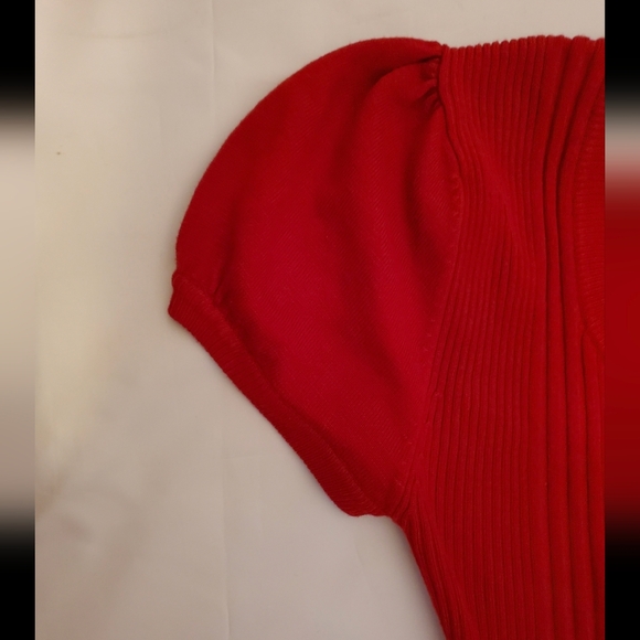 Pout Top in red - Picture 2 of 3